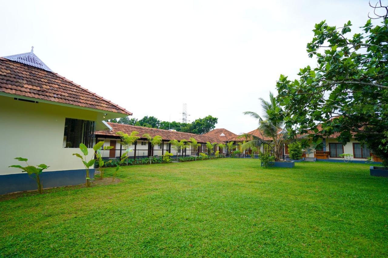Kottackal Nature Inn ネドゥムバセリー エクステリア 写真